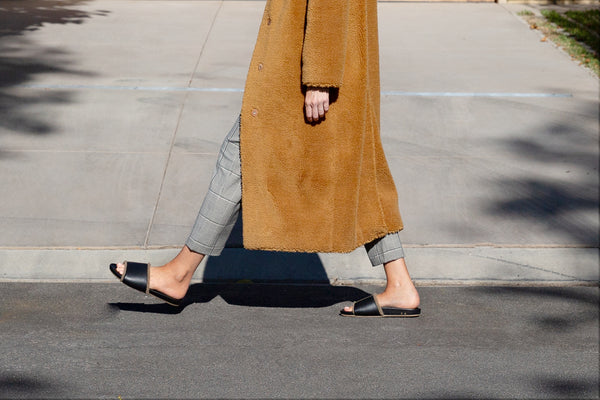 GALLITO SHEARLING  slide - black - on model shot