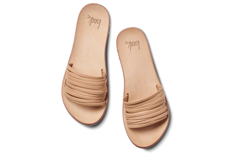 Chat leather slide sandal in beach - product top shot