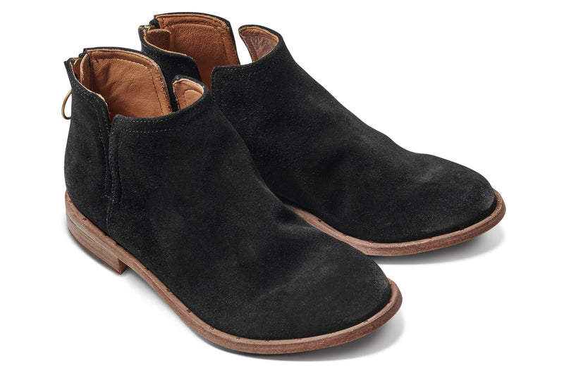 Falcon boot - black - angle shot
