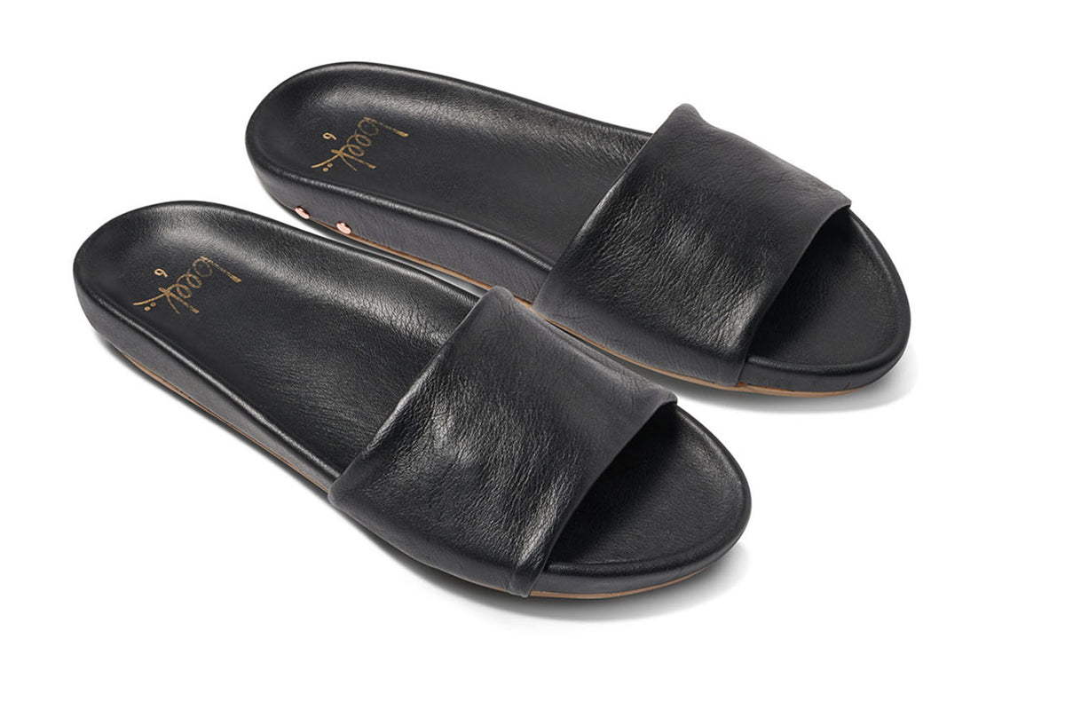 Gallito slide sandal - black - angle shot