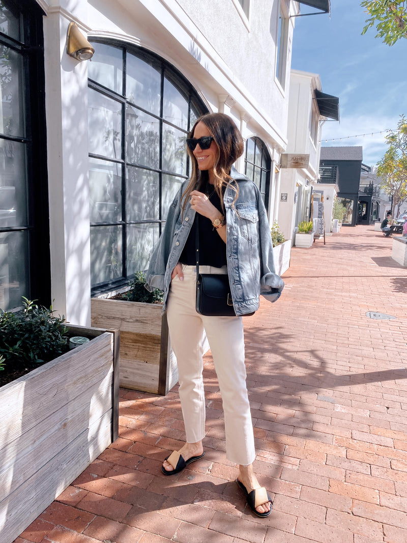 @itsybitsyindulgences wearing Bluebird slide sandal in black/beach.